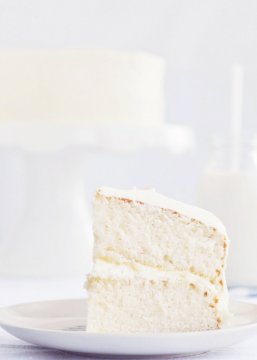 Fluffy Vanilla Cake via Sweetapolita
